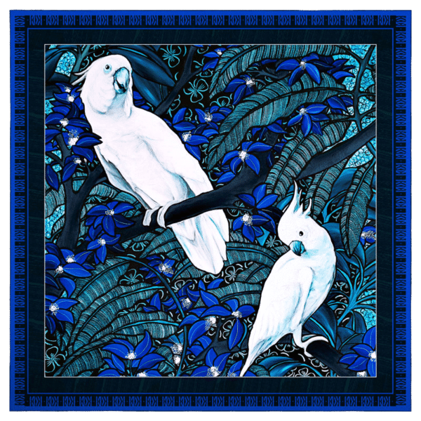 Foulard carré de soie 2 cacatoès blanc  sur fond de foret exotique bleu finition roulotté  à la française Made in France par Maison Fétiche