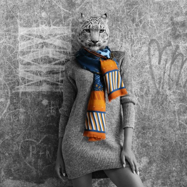 étole laine soie 185 x 70 cm Mon élégante Orange de chez Maison Fétiche jaguar panthère jungle bleue