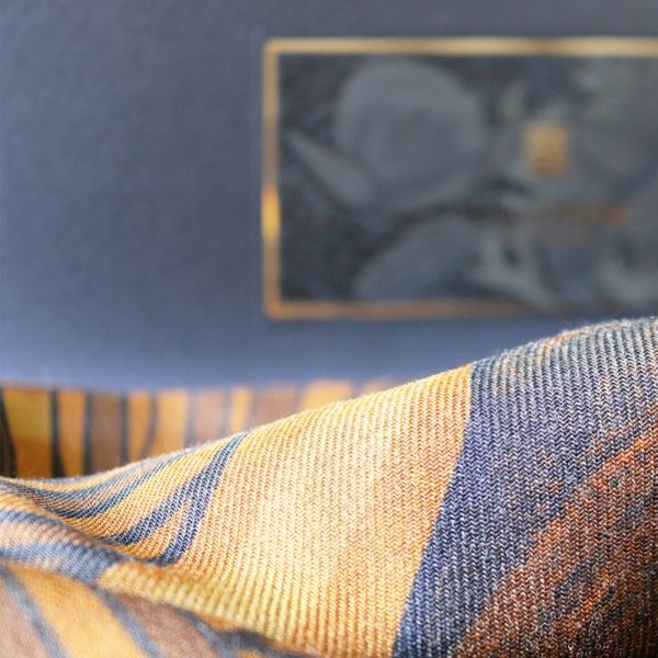 chèche laine soie finition frangée roulottée Maison Fétiche cuir beige noir Afrique rhinocéros homme 70 x 185