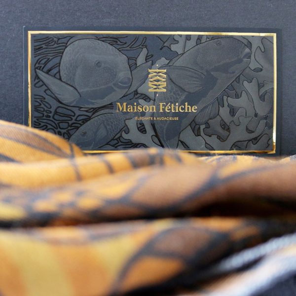 chèche laine soie finition frangée roulottée Maison Fétiche cuir beige noir Afrique rhinocéros homme 70 x 185
